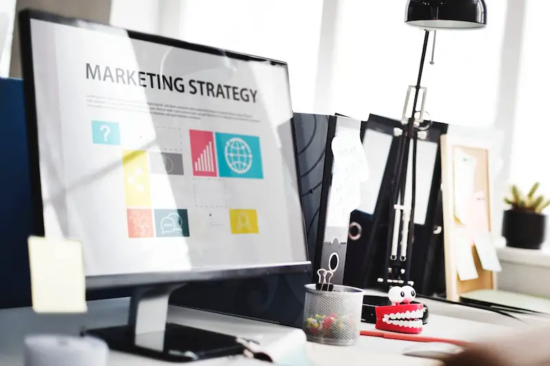 desktop-on-table-in-office-start-digital-marketing-steps