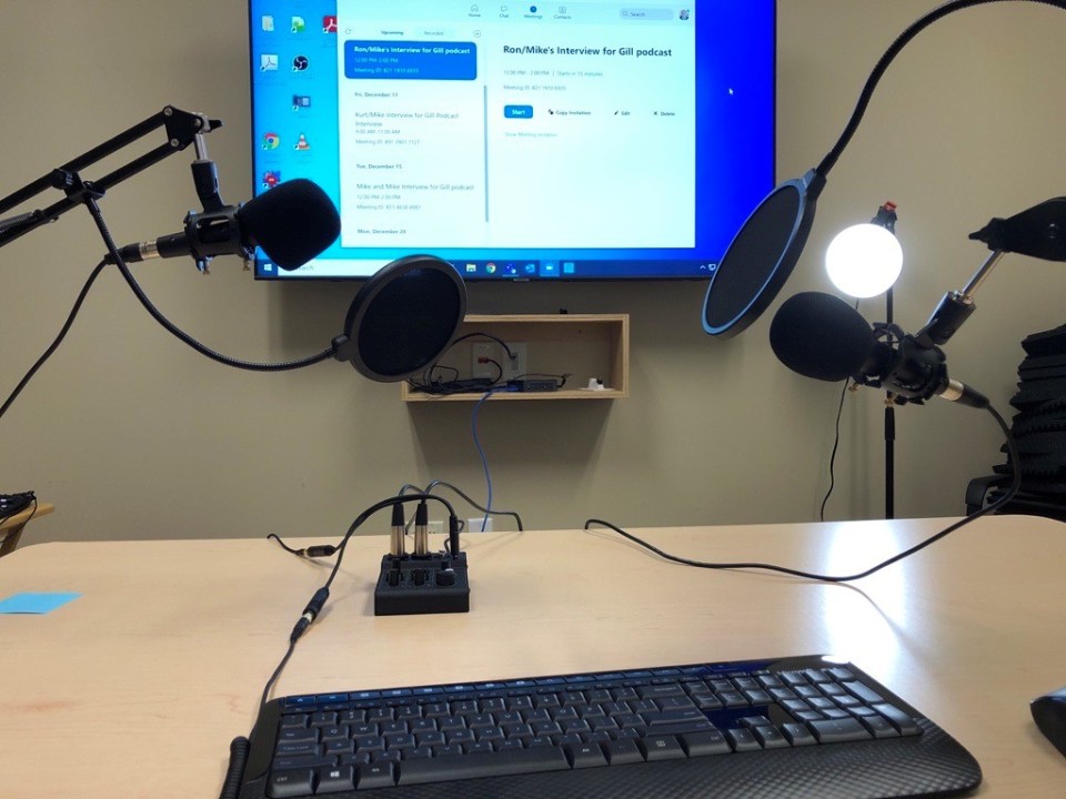 podcast-setup-mics-desktop-screen