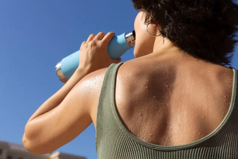 woman-water-drinking-from-bottle-struggling-with-high-temperature