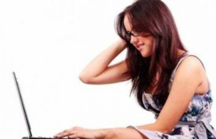 Woman-laptop-writing-tips-for-effective-website-articles