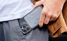 man-smartphone-in-pocket-attached_with-slim-mobile-wallet