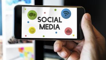 Smartphone Social Media in Business
