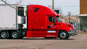 transportation-company-truck-save-money-maximize-profits
