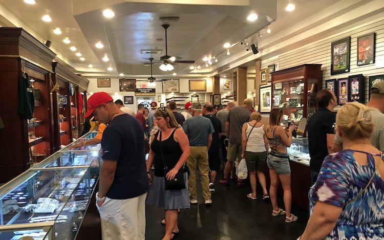 Las Vegas - Gold & Silver Pawn Shop - Inside