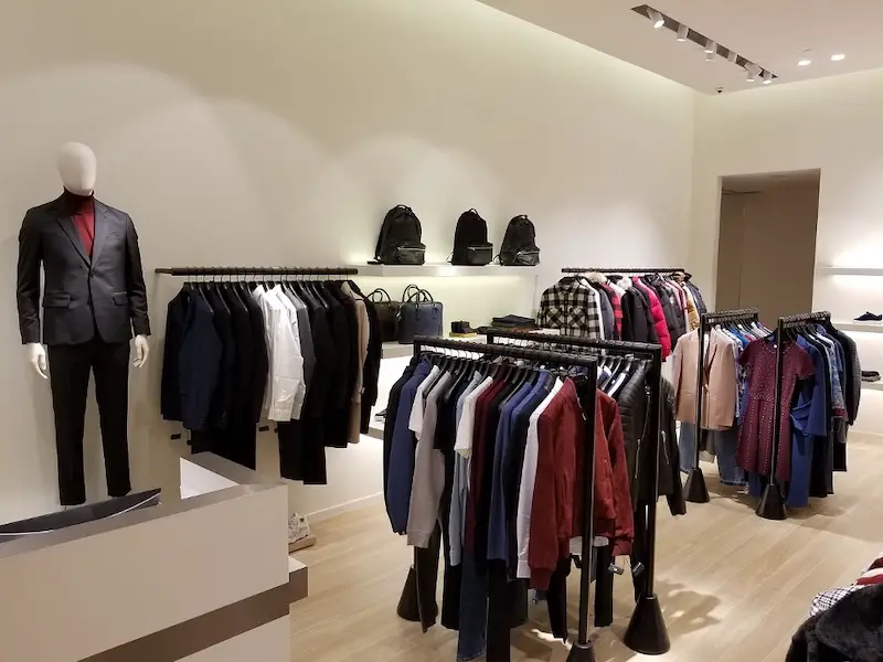 apparel-retail-store-clothes-hangers-mannequin