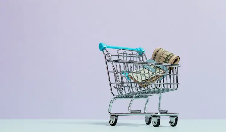 cash-notes-in-shopping-trolly-amazon-advertising