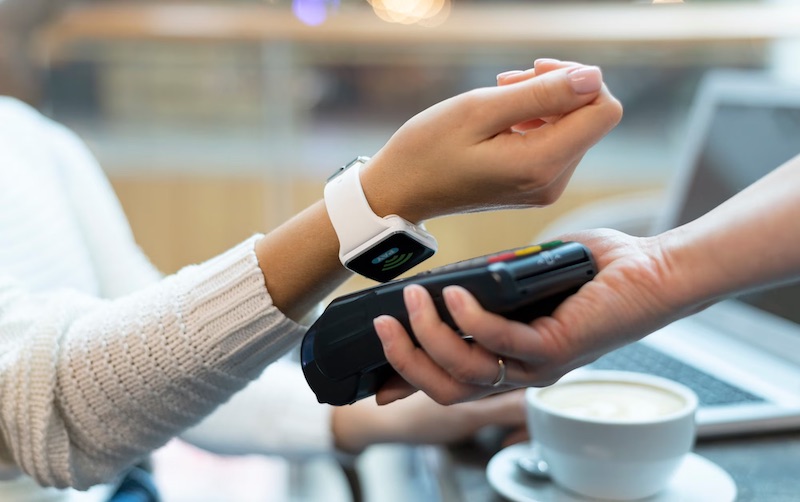 contactless-payment-person-paying-with-its-smartwatch-wallet-app