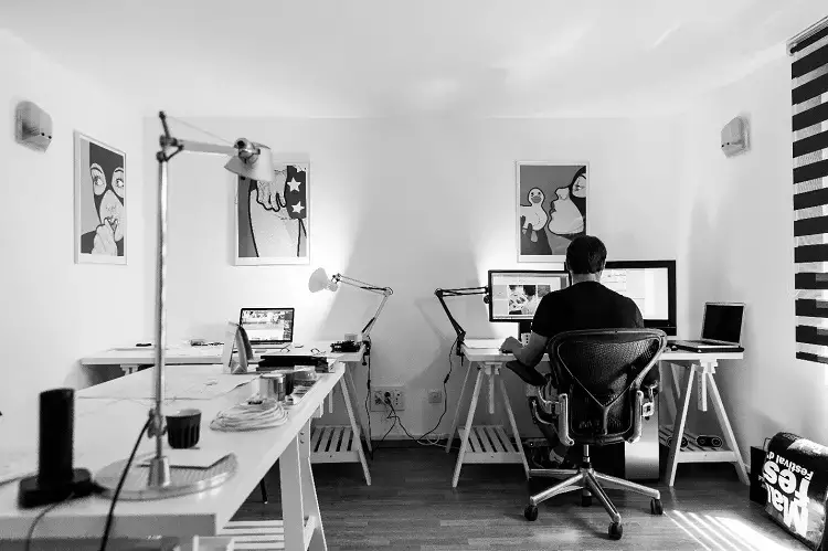 entrepreneur-sitted-working-in-home-office