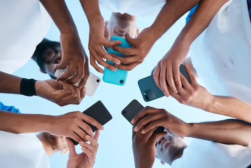 hands-circle-using-mobile-phones-unseen-cellphone-connections