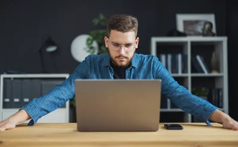 man-eyes-focused-on-laptop-manage-freelancers