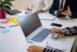 Businesswoman_Using_Laptop_Office_Institutional_Trading