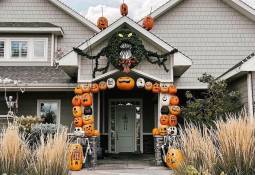 Property_Halloween_Decor_Front_Portch