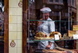 Baker Cake Shop Patisseries - Image for How to Identify Healthy Cake Shops 