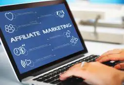 businesswomanusing-laptop-affiliate-marketing