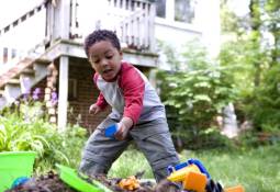 5 Simple Ways to Involve Children in Eco-Friendly Practices