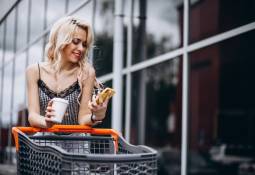 pretty-woman-with-shopping-cart-outside-phygital