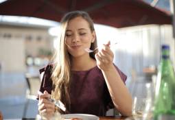 woman_in_purple_top_happy_eating
