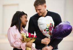 young-couple-in-love-experience-gift
