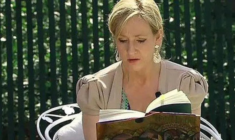 JK Rowling reading book