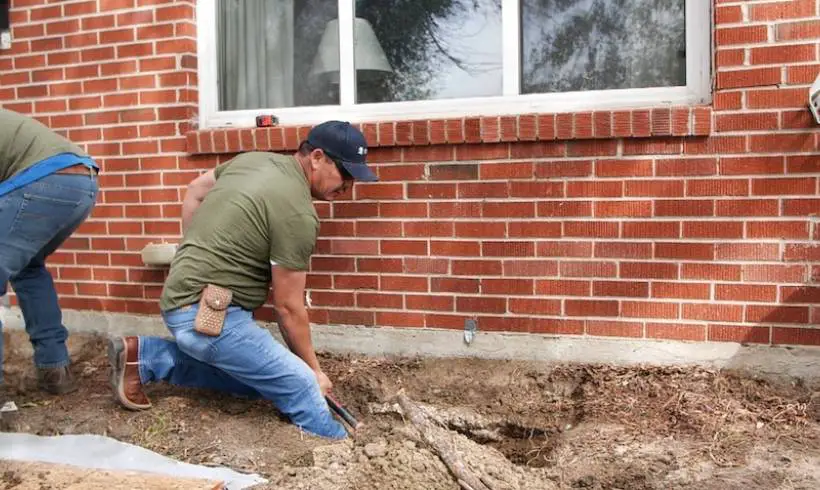 men-digging-foundation-repair-works