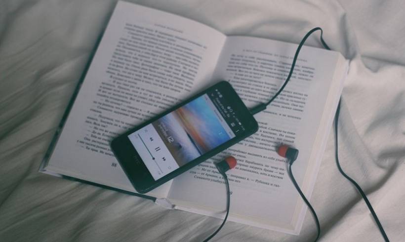 mobile-phone-earphones-audio-book