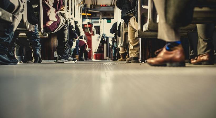 people-feet-commuting