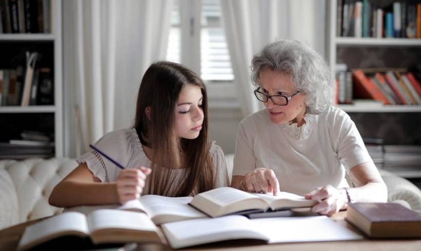 young-girl=student-home-tutor-tips-for-successful-home-tutor