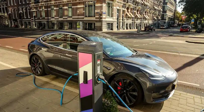 electric-car-at-charging-station