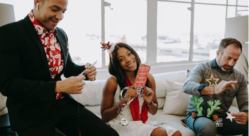 6 Holiday Incentives to Motivate Your Team During Year-End Meetings