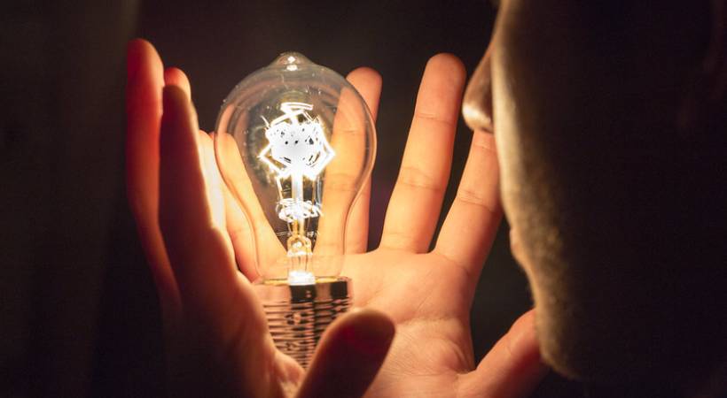 hand_protecting_electric_bulb_innovations-patent_ideas