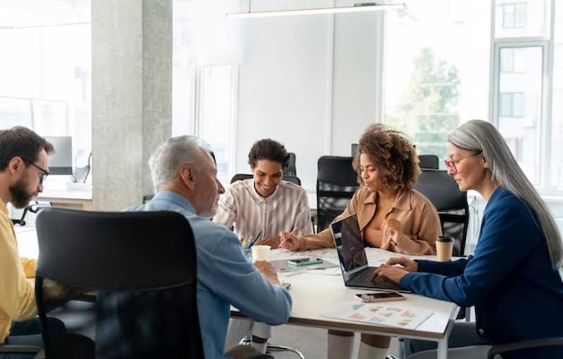 How to Close the Tech Gender Gap: Best Practices from Leading Companies people_working_inclusive_team_company-gender-gap