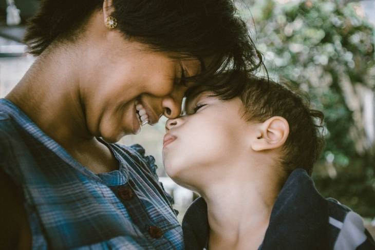 10 Awesome Gift Ideas for Mom to Show Appreciation young-mother-daughter-awesome-gift-ideas-for-mothers