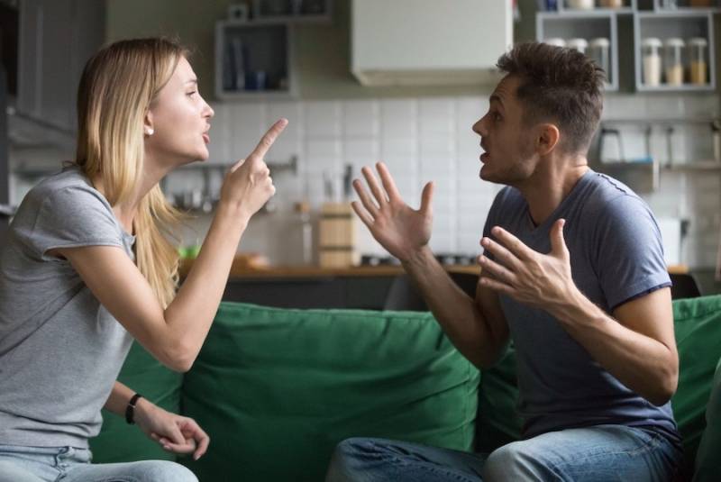 couple_arguing_at_home_on_cauch