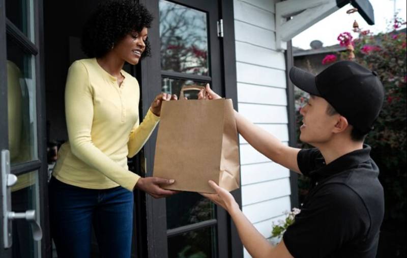 Shoppers Want Retailers and Manufacturers to Reduce Packaging, Amazon Study Reveals delivery-man-getting-parcel-out-delivery