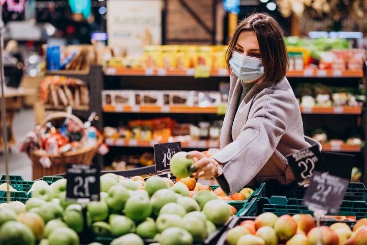 woman-mask-supermarket-shopping-grocery