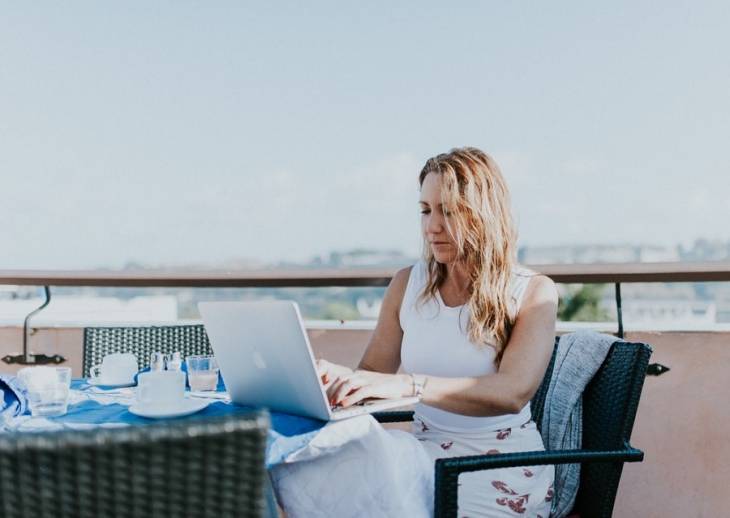 Female Freelancer Image for Steps to Quit the Rat Race and Finally Start Freelancing