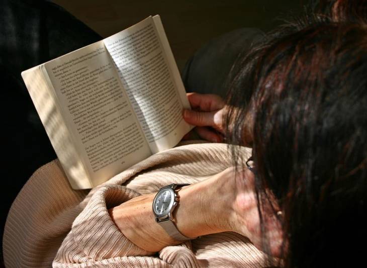 female-sitted-reading-novel-enjoyable-experience