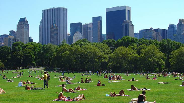 urban_cities_backdrop_greener_outdoors_people_exercising