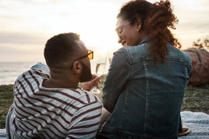 happy-couple-sunset