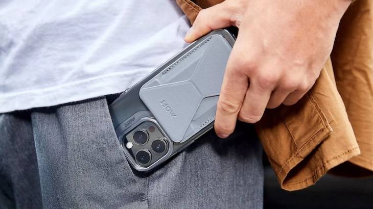 man-smartphone-in-pocket-attached_with-slim-mobile-wallet