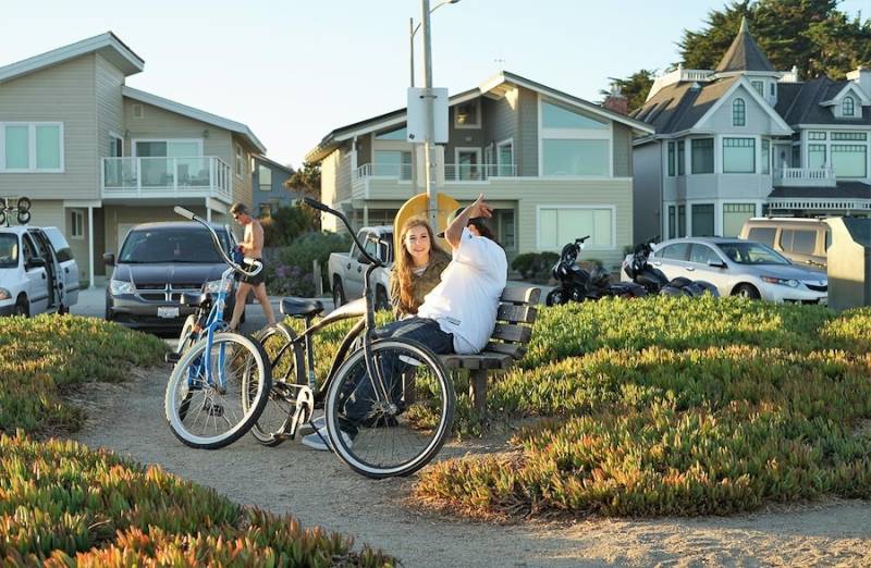 How Safe Is Your Neighborhood? 5 Ways to Find Out man-woman-outside-neighborhood-safety