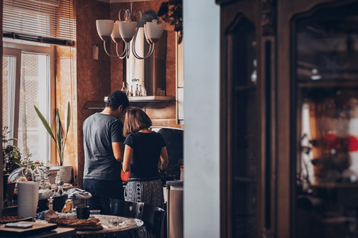 Share House Lifestyle: Tips for Harmonious Living in a Share House man-woman-sharing-common-area-share-house-lifestyle