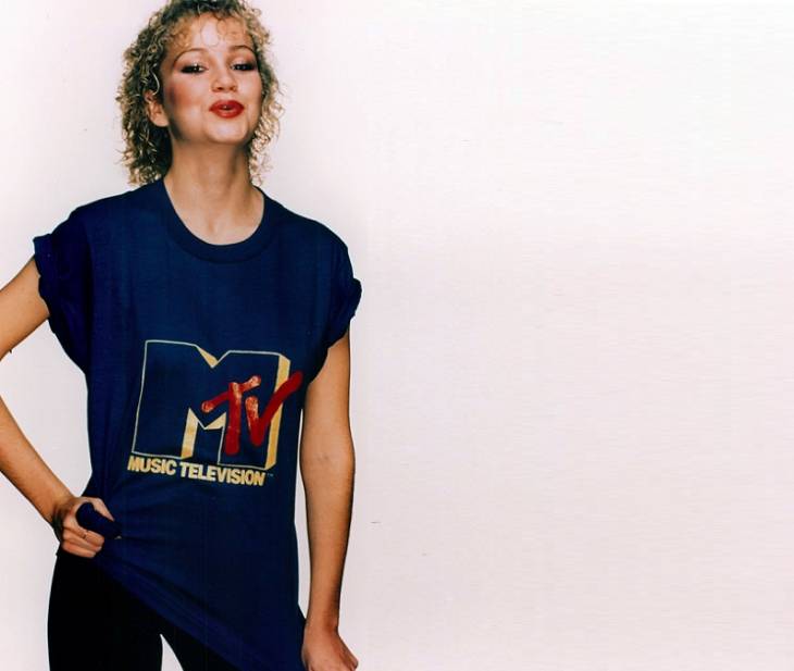 10 Awesome Company Swag Ideas for Employees They'll Love woman_wearing_swag_t-shirt