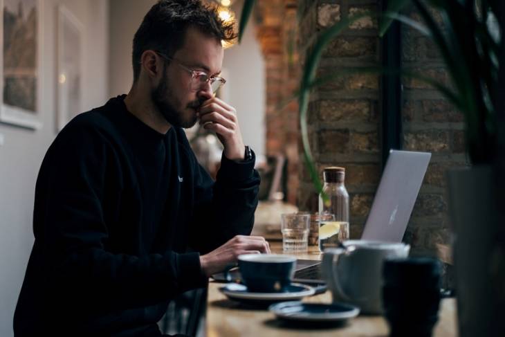 man-marketer-laptop-multi-channel-marketing