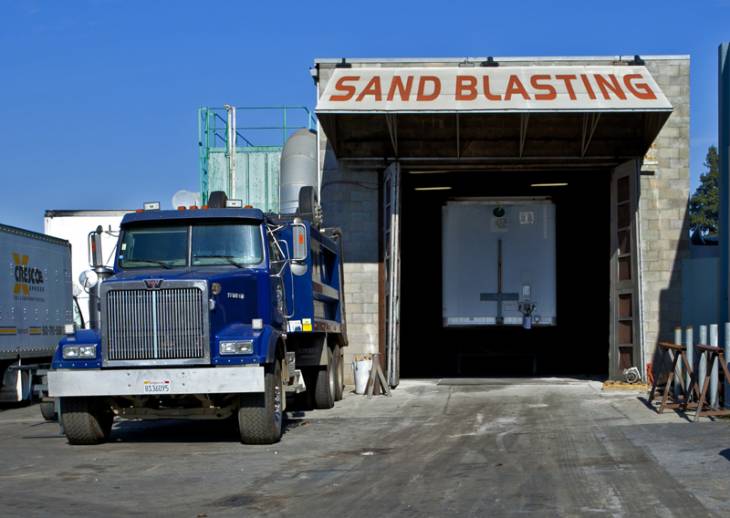 Advantages of Sandblasting Booths, and their Components