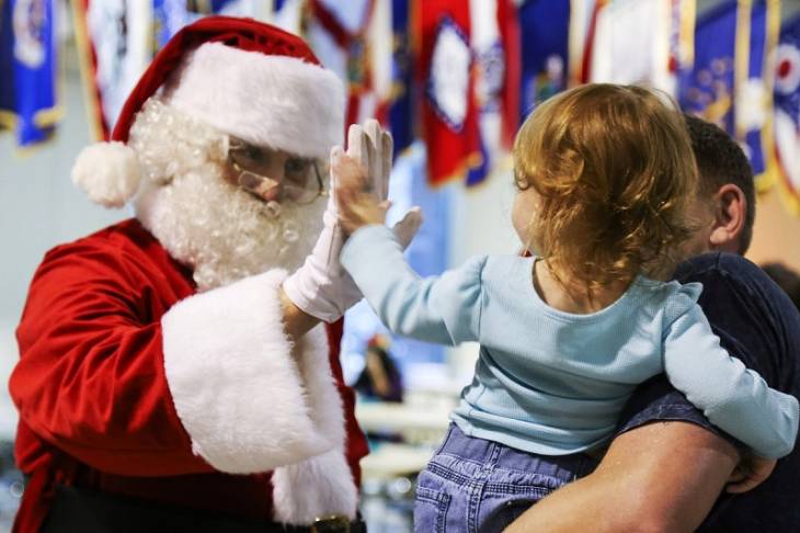 santa_claus_high_five_child_season_christmas_children_kids_red