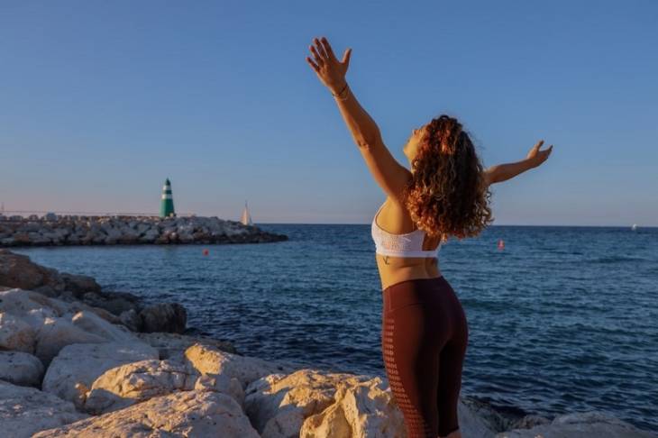 How to Start a Healthy Lifestyle woman-lakeside-arms-spread-healthy-lifestyle