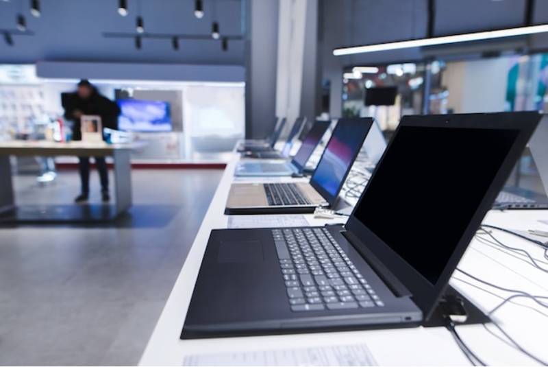 tech_store_buy_laptops_on_sale