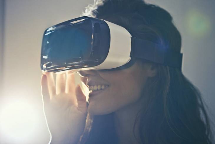 Woman-smiling-wearing-white-virtual-reality-goggles-vr-boom-trends