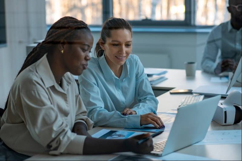 two-women-working-diversity-tech